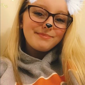 Meet your Posher, Chloe